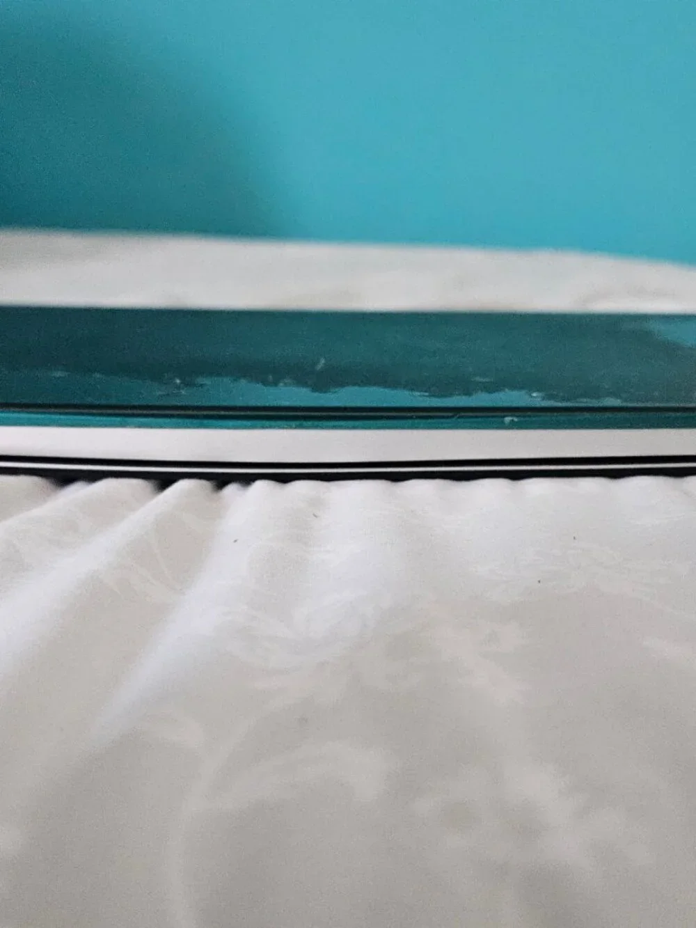 Apple MacBook Air (M2, 2022) – Works Well – Dent (Doesn’t Fully Close)